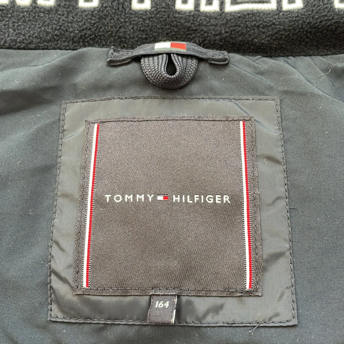 Mörkblå dunväst från Tommy Hilfiger - 3