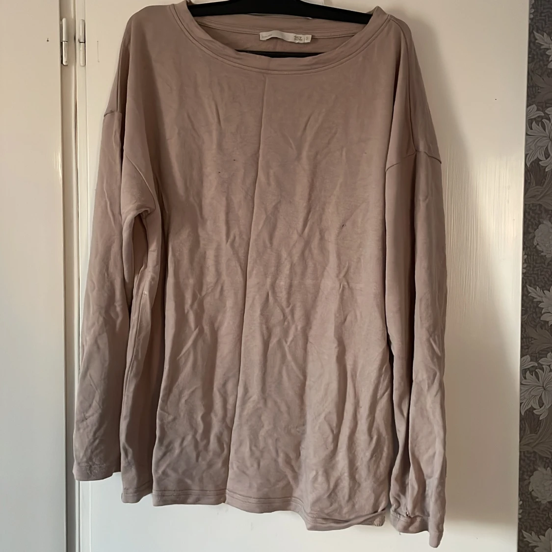 Beige långärmad tröja från lager