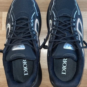 Dior - Dior b30, hör av er