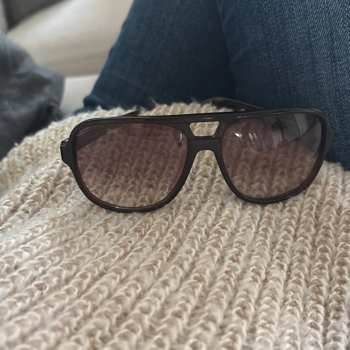 Bruna solglasögon från Tommy Hilfiger