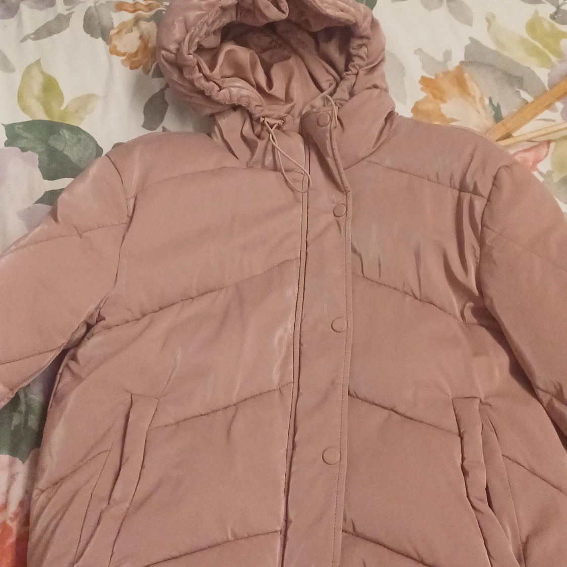 Rosa pufferjacka från FB Sister.Jag har vara använd den 2 gång. Den jacka är perfekt för vinter och den är reflekterande. - 3