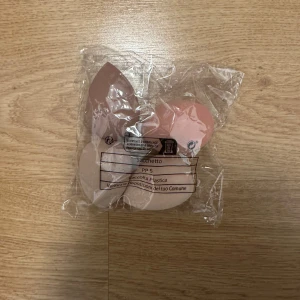Makeup sponges - Säljer fyra stycken makeup sponges eftersom jag hellre använder borste. Helt oanvända i sin original förpackning! 