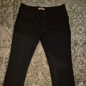 Levi's jeans - Snygga svarta Levi's 571 slim fit jeans. 💞