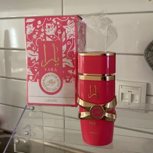 Lattafa Yara Candy - Parfymen är testsprayad men i princip hel fylld flaska! Säljer då det inte är min typ av parfym 💐💓 