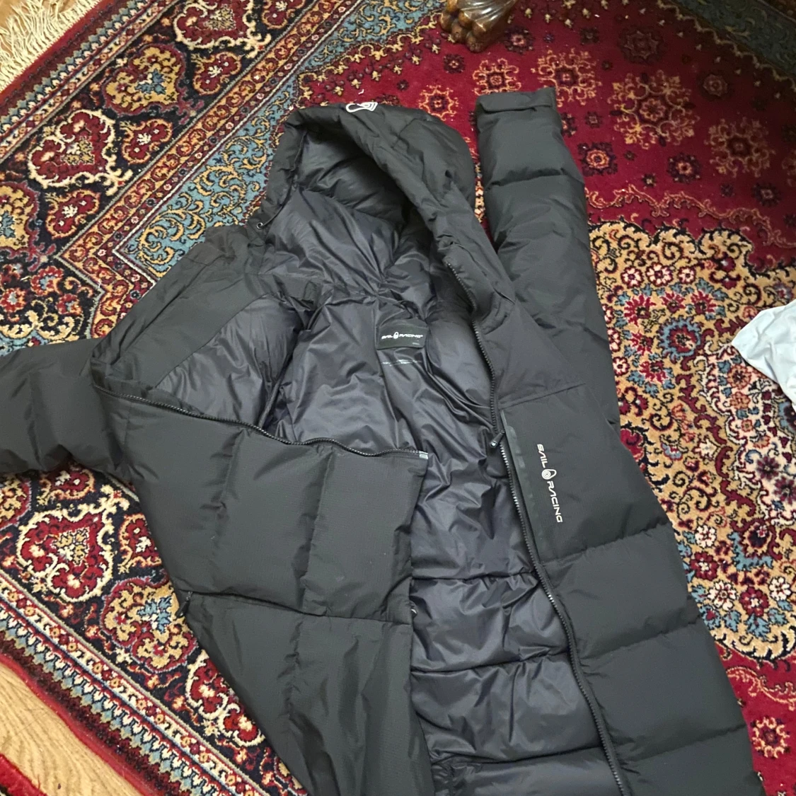 Svart dunjacka från sail racing