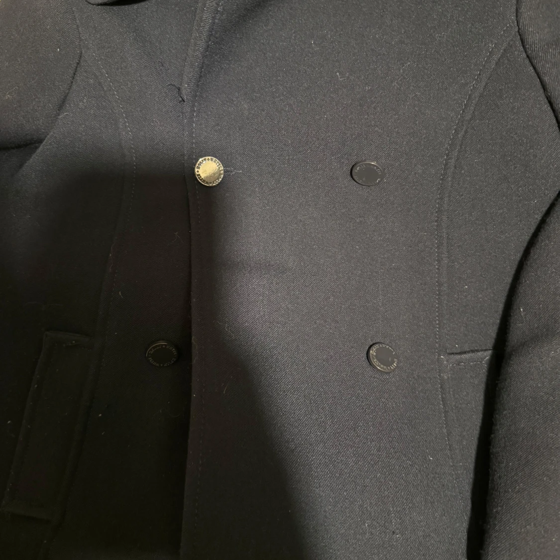 Mörkblå kappa från Holly & Whyte