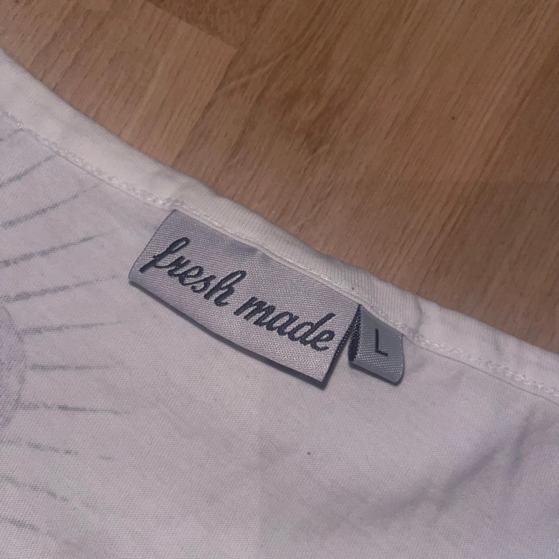 Vit t-shirt med blommigt tryck från Fresh Made - 3