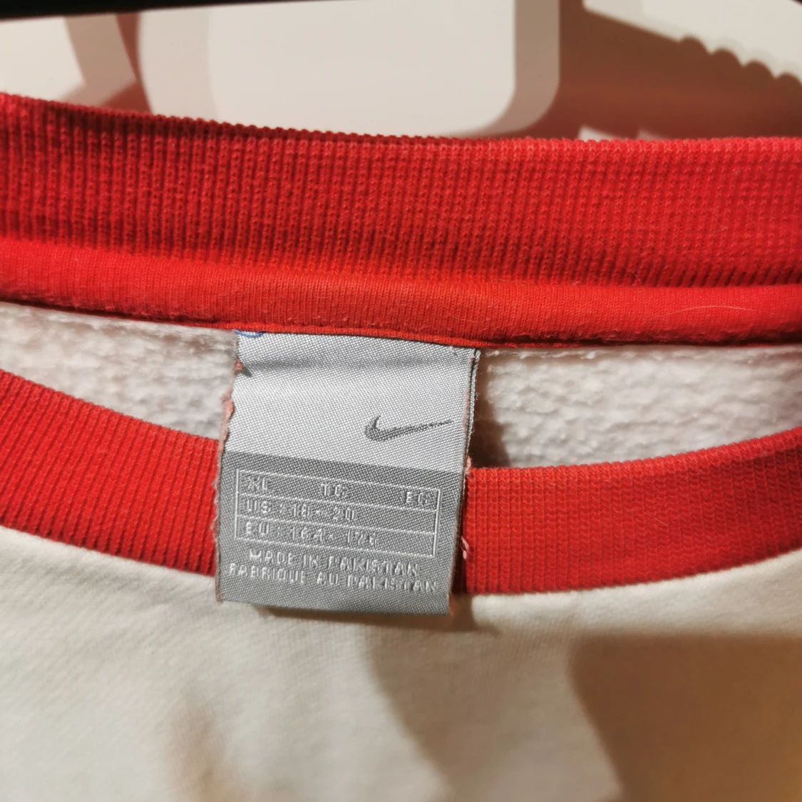 Vit och röd tröja från Nike - 3