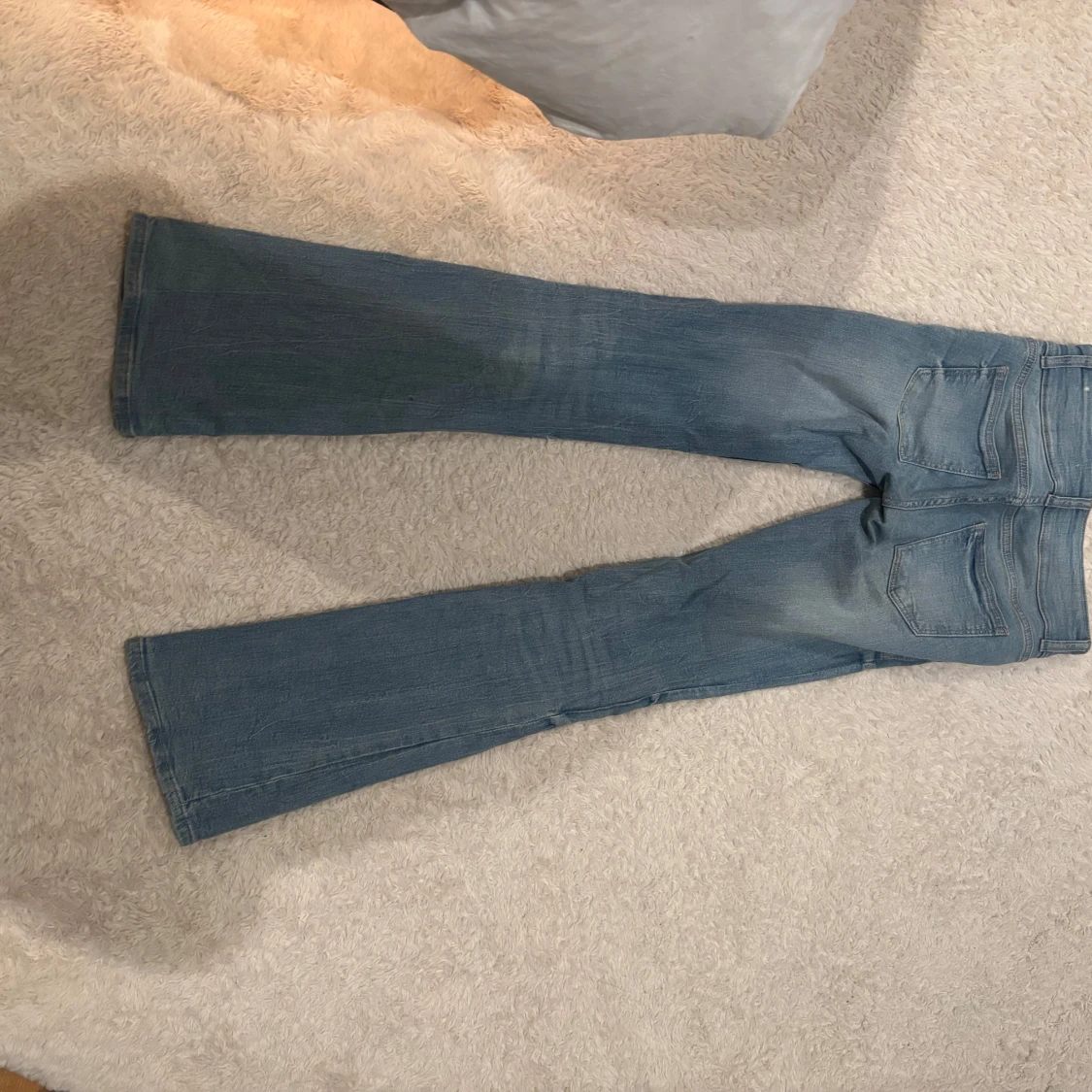 Blå bootcut jeans från Bershka - 2