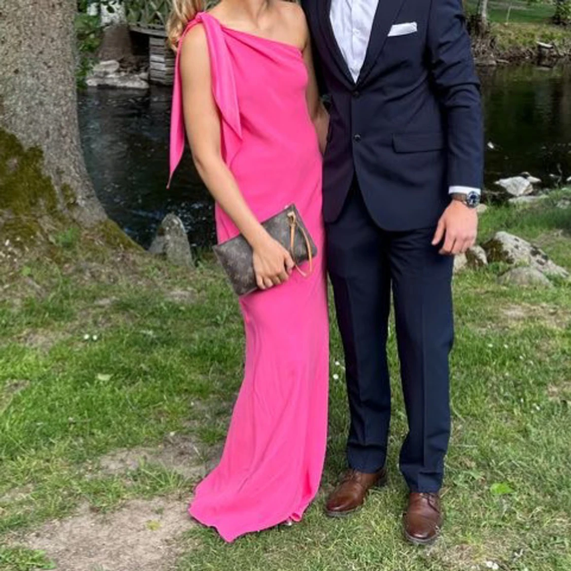 Rosa axelbandslös långklänning