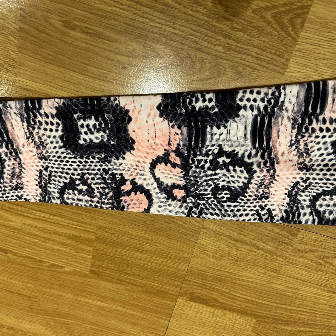 Mönstrade träningsbyxor med ormskinnsmönster, storlek 158-164 - 2