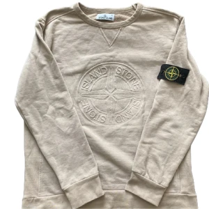 Stone Island Tröja - Skick 8/10, Säljer för att den inte passar mig. 