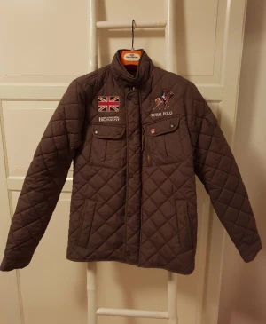 Jacka - Geographical Norway jacka inte använt bara testat på Skriv för fler frågan