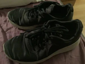 Gympaskor Nike storlek 38  - Gympakort Nike 