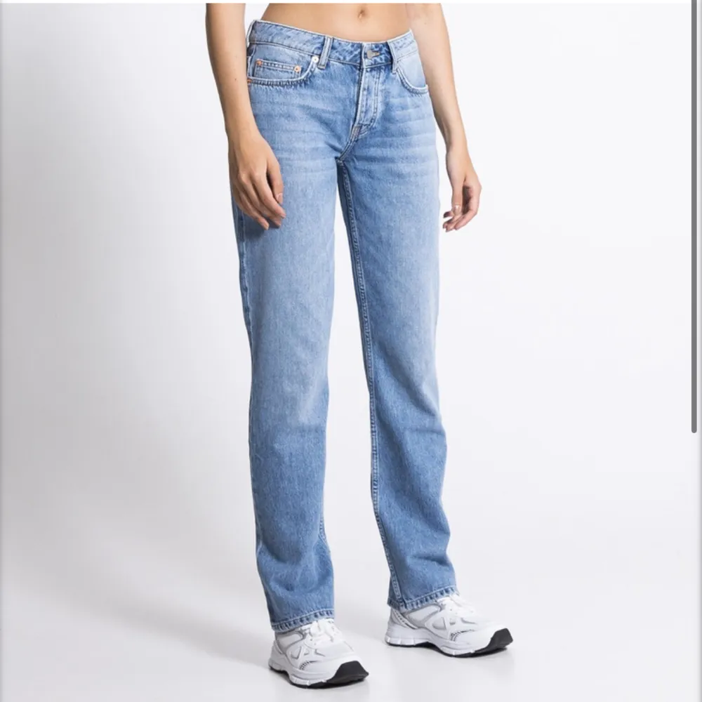 Hej hej säljer mina Low waist byxor från lager 157 då jag inte har användning för dom lika mycket dom kostar 400 men säljer för 200. Jeans & Byxor.