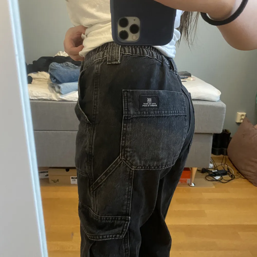 Snygga cargo jeans från Urban outfitters💞 skit snygga och i bra skick. Jeans & Byxor.