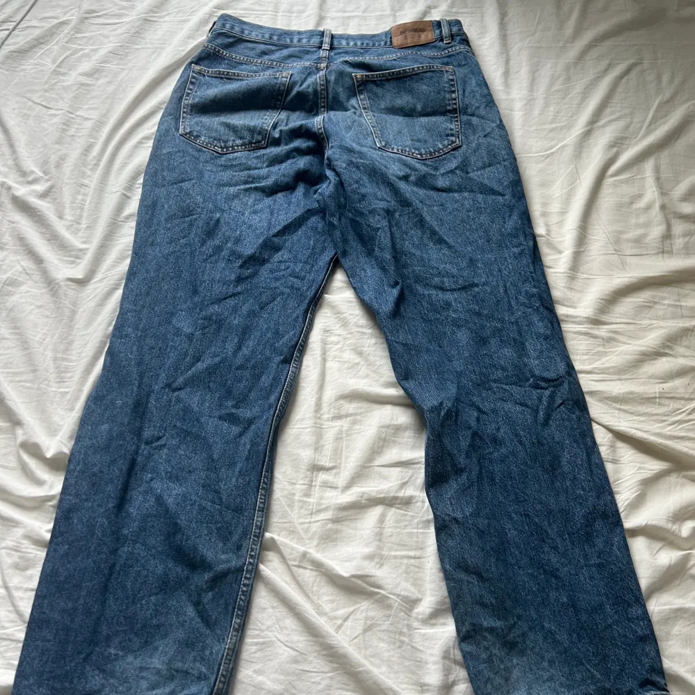 Sweet sktbs jeans, lite sletna vid fötterna men annars i bra skick👆. Jeans & Byxor.