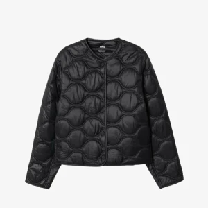 mango jacka - säljer min jacka från mango för att det inte kommer till användning. det är i jätte bra skick , köpare står för frakt❤️❤️