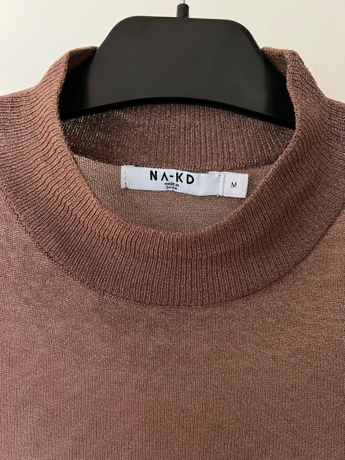 Glittrig & mörkbrun meshtopp  - 90