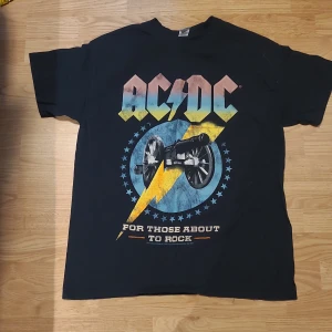 Oversized AC/DC tröja - Graphictee från en affär i Storbritannien, använd 2 gånger! skriv vid frågor<3