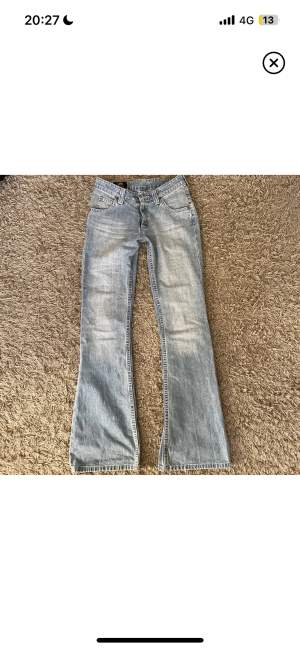 Säljer nu mina superfina lee jeans som är köpta här på plick då de var för små tyvärr. Köpta för 500. Inga defekter. Lånade bilder från förra ägaren.💗
