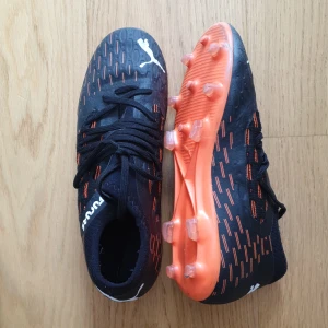 Fotbollsskor, utomhus - Stl.37.5, gott skick, Puma future