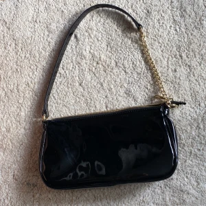 Väska  - Snygg väska från Nly, knappt använd i jättebra skick🌟