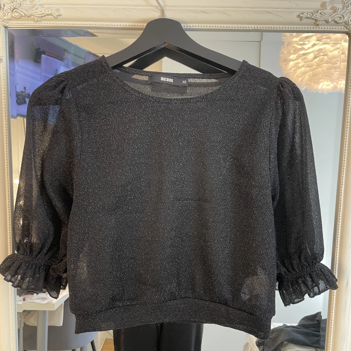 Glittrig genomskinlig topp