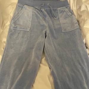 Juicy byxor  - Väldigt snygga ljus blåa juicy byxor