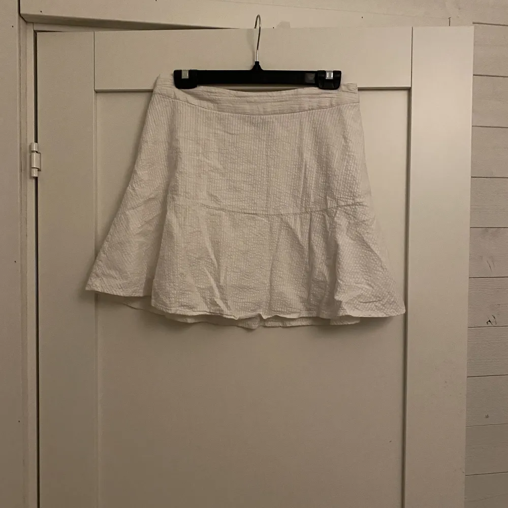 Mini kjol från vero Moda Använd fåtal gånger. Kjolar.