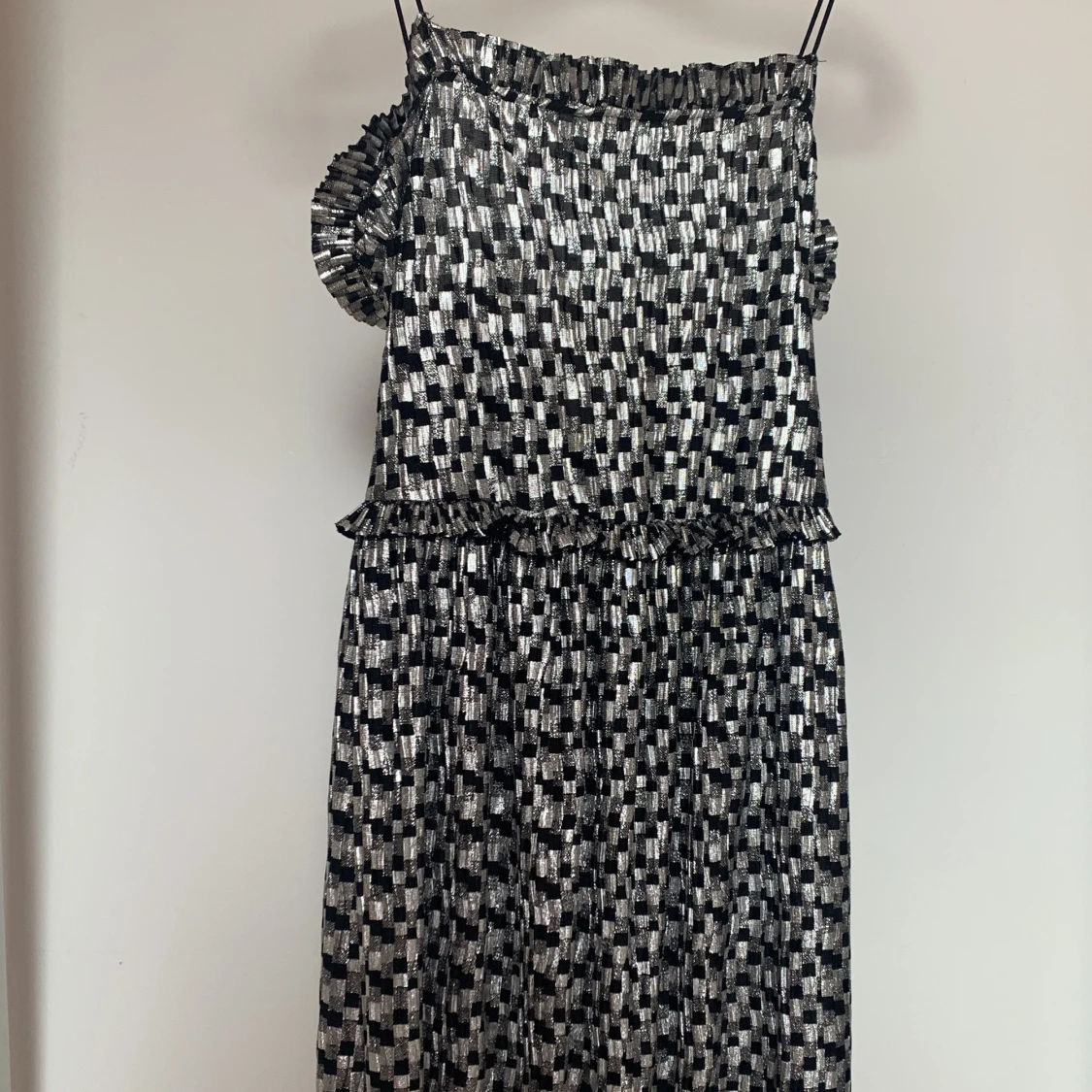 ZARA SILVER/RUTIG KLÄNNING - 90