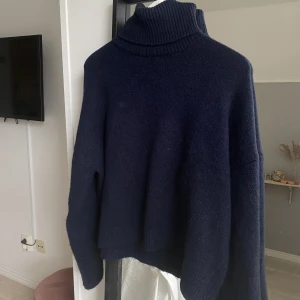 Stickad tröja - Så snygg och skön finstickad tröja från Zara, stl S😍 Köparen står för frakten!