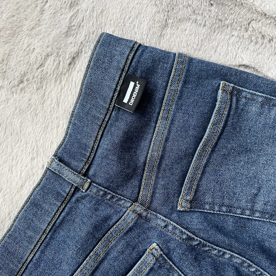 Mörkblåa jeans - 90