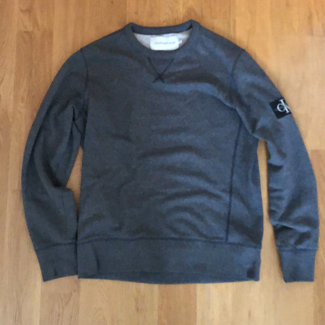 Mörkgrå Calvin Klein sweatshirt
