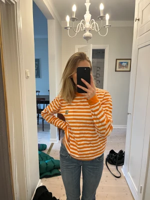 Långärmad t-shirt Carhartt - Carhartt tröja i Storlek S. Säljer då den inte kommer till användning. Finns i Slottstaden Malmö. 200kr 
