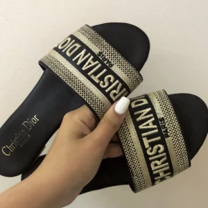 Tofflor CD ✨Toppen skick✨ - Super bra skick använda 2 gånger 