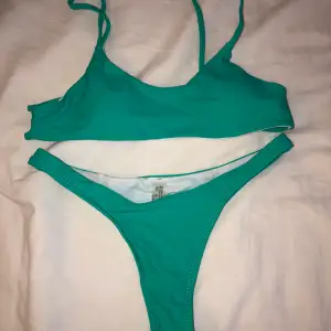 Superfin bikini från shein, färgen är inte så turkos den är mer grön/blå. Säljer då den var för liten för mig och den är endast testad☺️