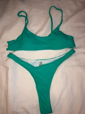 Shein bikini  - Superfin bikini från shein, färgen är inte så turkos den är mer grön/blå. Säljer då den var för liten för mig och den är endast testad☺️