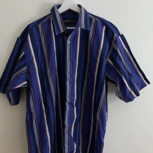 Skjorta - En t-shirt skjorta från Michel Raz jag tyvärr aldrig använder 