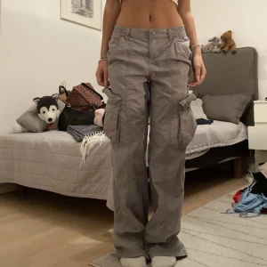 Low Rise Cargo  - Super fina low Rise Cargo som Tyvär aldrig använts så de va för stora 