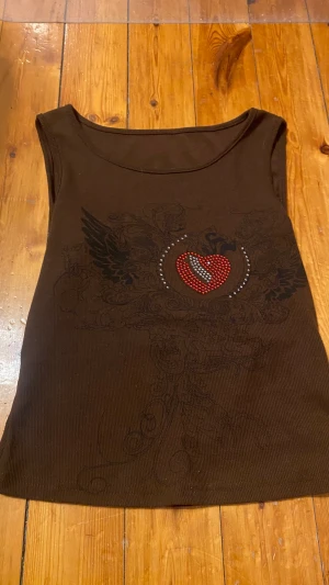 Linne - Y2k linne, alla rhinestones är kvar förutom 1. Bra skick, tryck inte på köp nu!!!