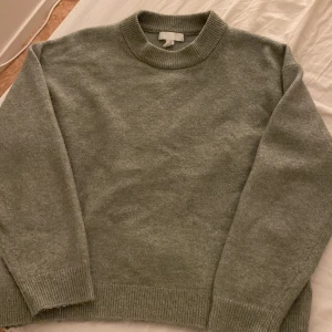 Grön stickad tröja - Stickad tröja. Bra skick. Säljer pga flytt