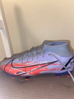 Nike mercurial (mbappe skorna) - Fotbollskor har använt de i 4-5 månader, storlek 42,5 