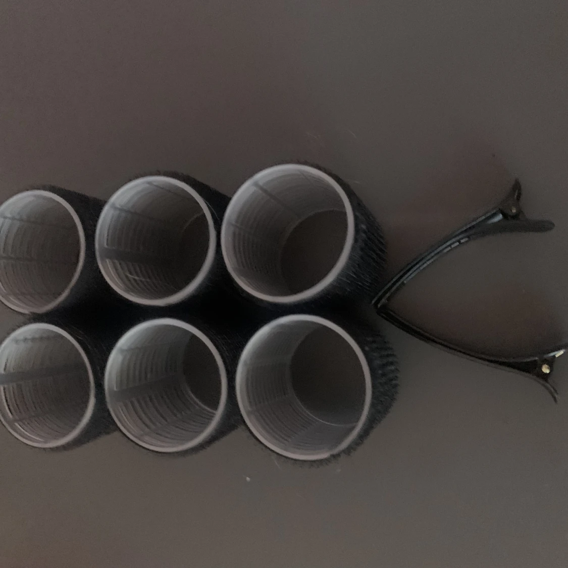 Hårrullar med två hårklämmor till. De har ej används. - 90