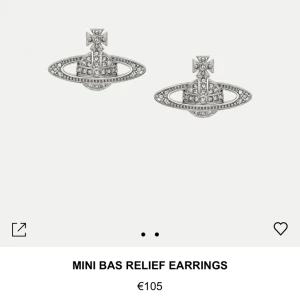 Vivienne Westwood - Säljer dessa fina örhängen då jag har två par. 