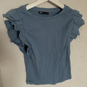 Zara topp - trendig topp från zara, nyskick💖