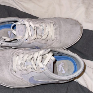 Nike skor  - Använda Nike skor i bra skick men skulle behöva en liten puts 😊  