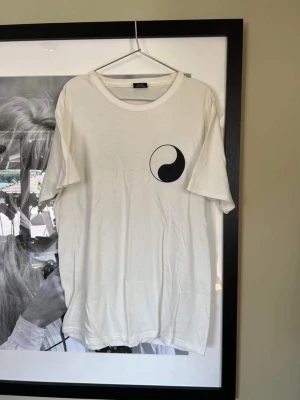 Our legacy x stussy t-shirt - Our legacy x stussy tisha Storlek: M Cond: 7/10 BIN: 800kr + frakt