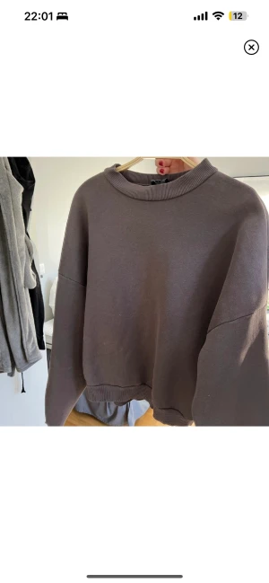 Tröja från LxA - Säljer denna bekväma tröjan från LxA då jag inte använder den längre. 💕man får stå för frakten