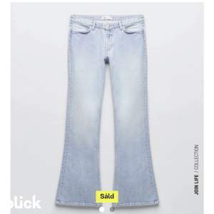 Jeans från zara i storlek 38💕 Tryck inte på köp nu, det finns kvar om annonsens finns kvar ! Köp direkt för 300 kr 